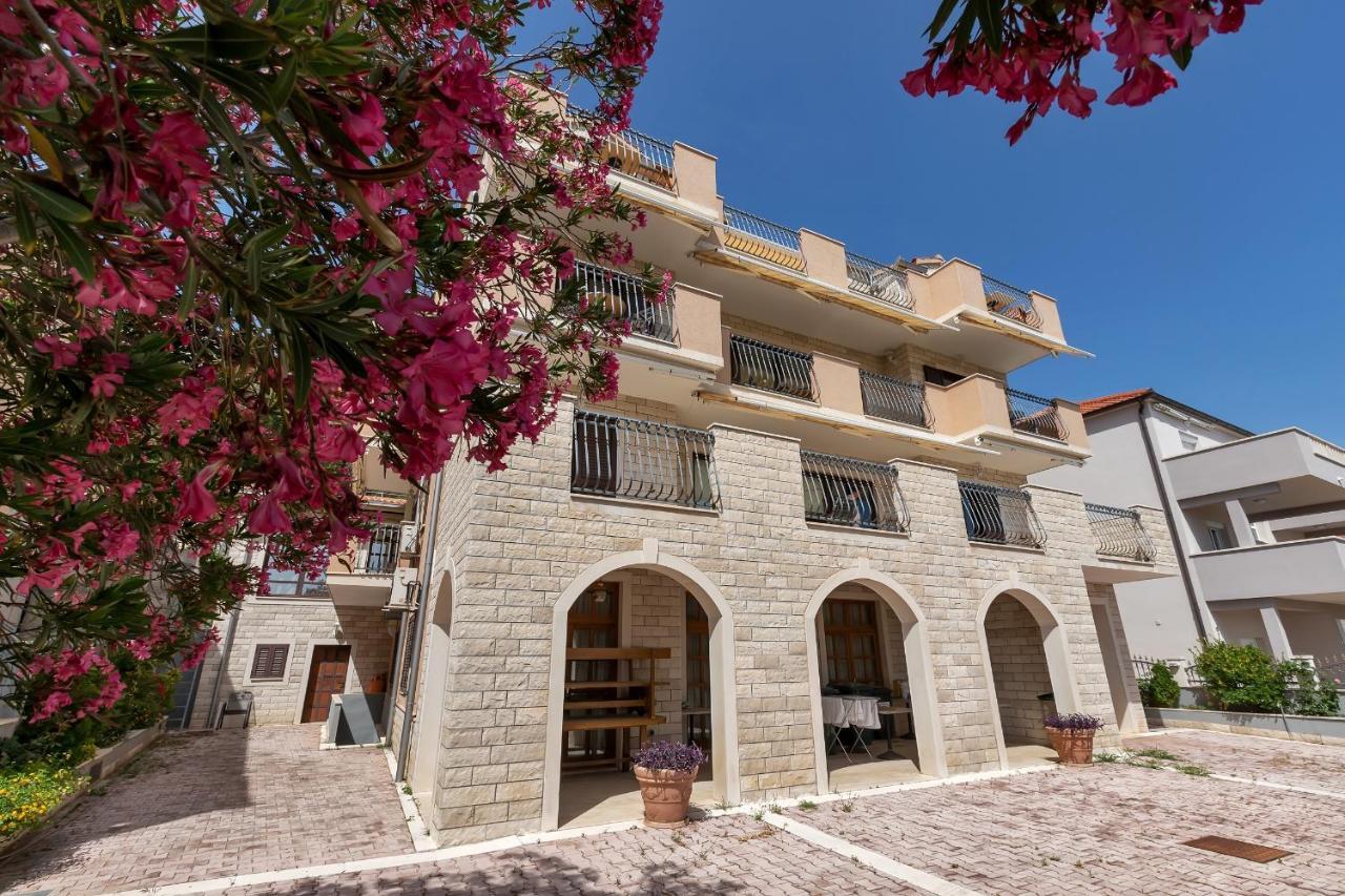 Apartments And Rooms With Parking Space Duce, Omis - 10303 Exterior photo