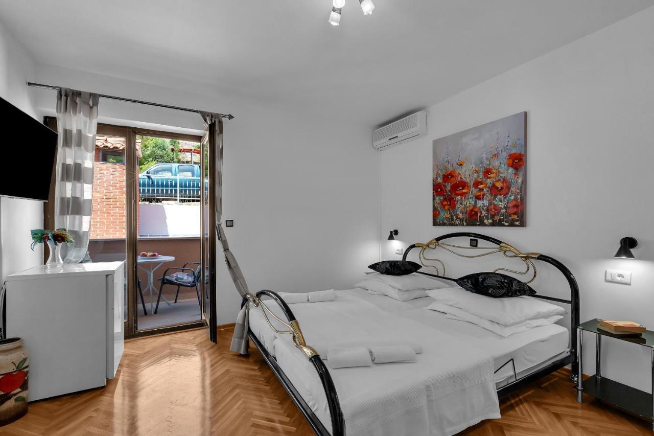 Apartments And Rooms With Parking Space Duce, Omis - 10303 Exterior photo