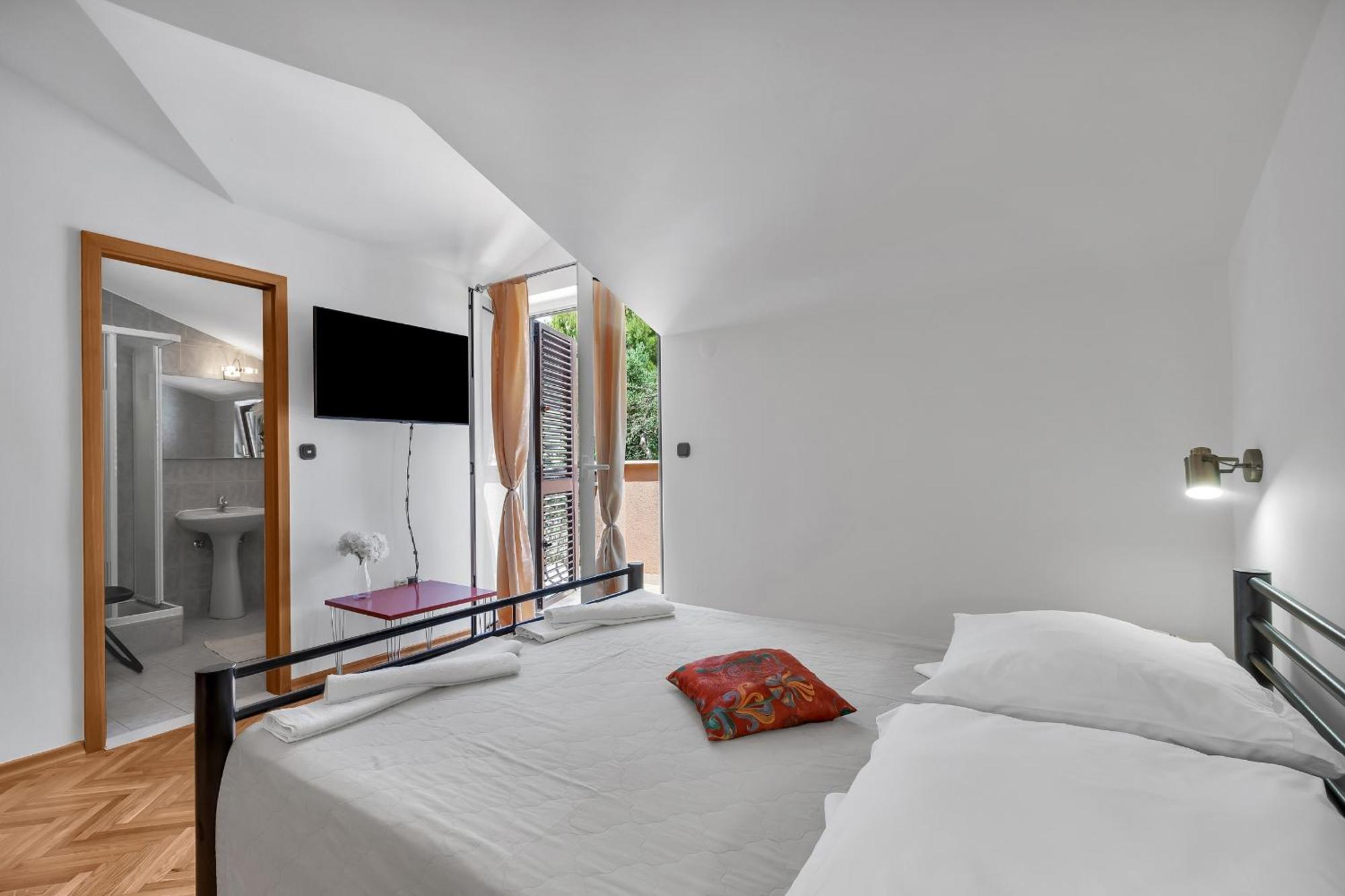 Apartments And Rooms With Parking Space Duce, Omis - 10303 Room photo