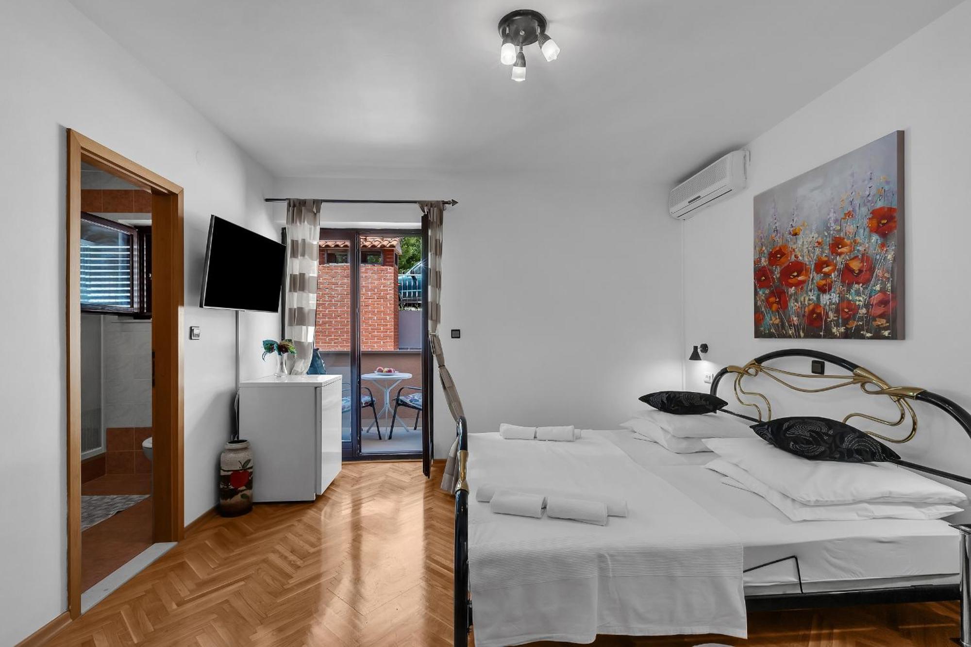 Apartments And Rooms With Parking Space Duce, Omis - 10303 Room photo